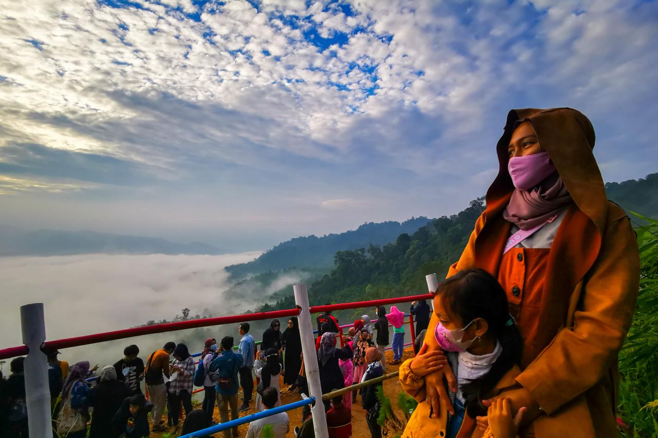 Berwisata ke Negeri...