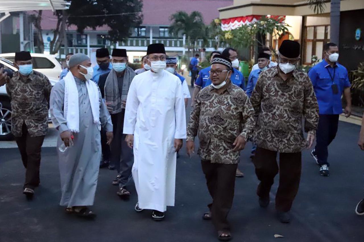 Kunjungi Ponpes Husnul...