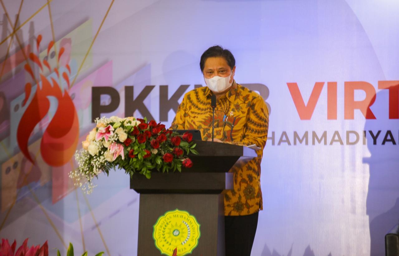 Menko Airlangga Berikan...
