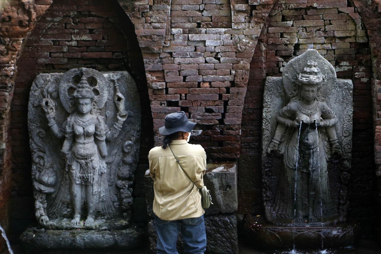 Misteri Sumber Tetek,...