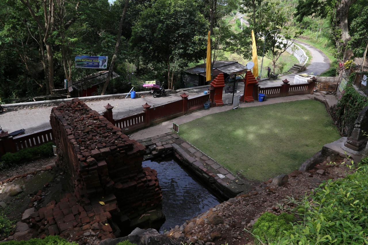 Misteri Sumber Tetek,...