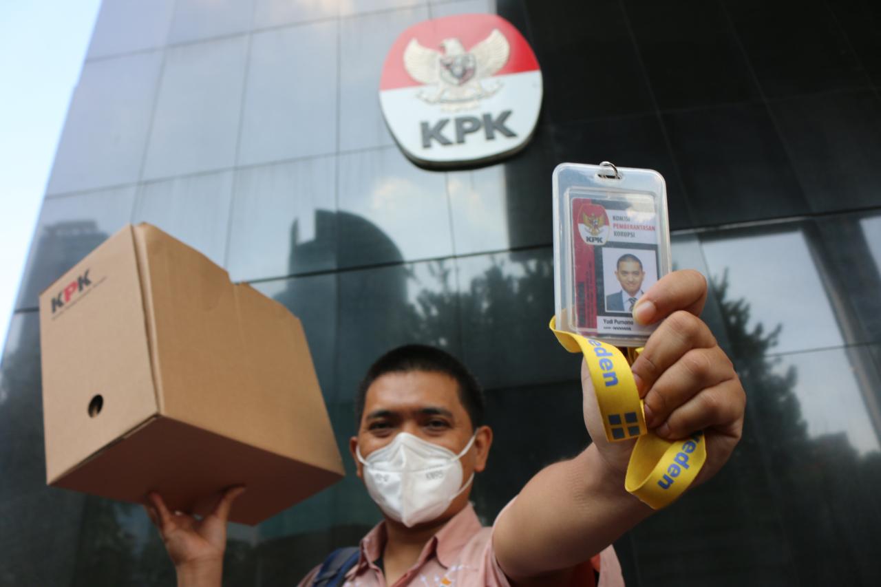 Diberhentikan Secara...