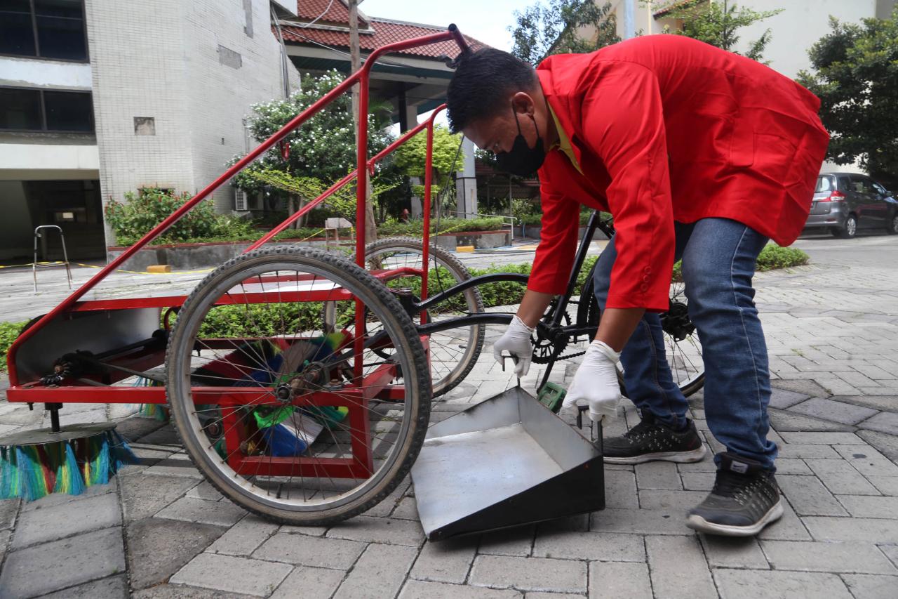 Kreatif, Mahasiswa Ini...