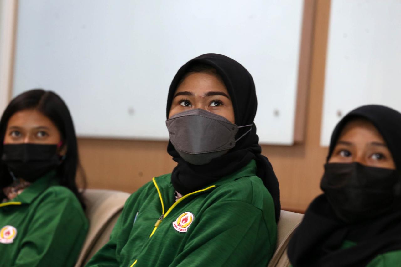 Sembilan Mahasiswa UMSurabaya...