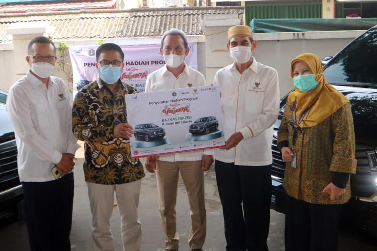 Bank DKI Serahkan Hadiah...