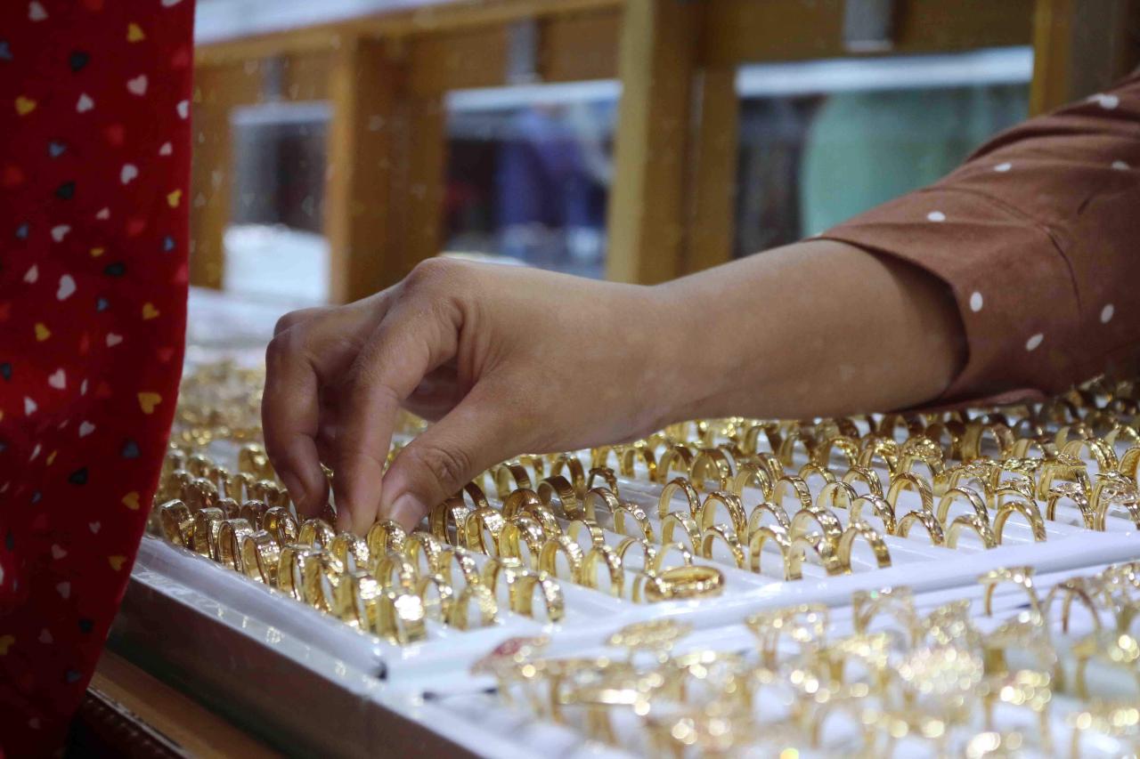 Harga Emas Turun Tajam