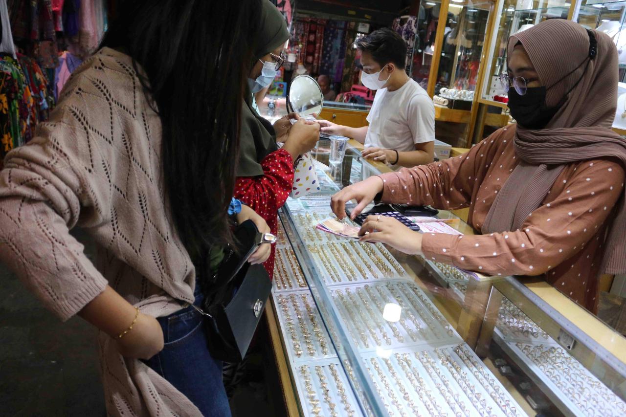 Harga Emas Turun Tajam