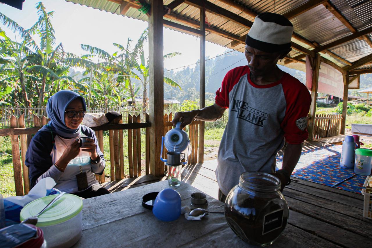 Menikmati Aroma Kopi...