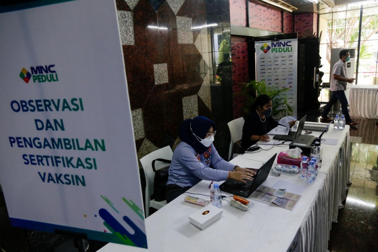Hari Ketiga Sentra Vaksinasi...