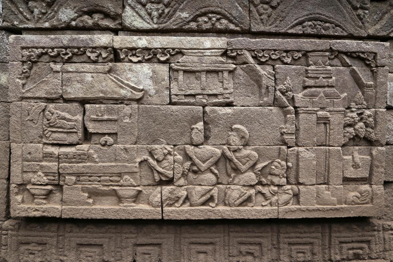 Megahnya Candi Kendalisada,...