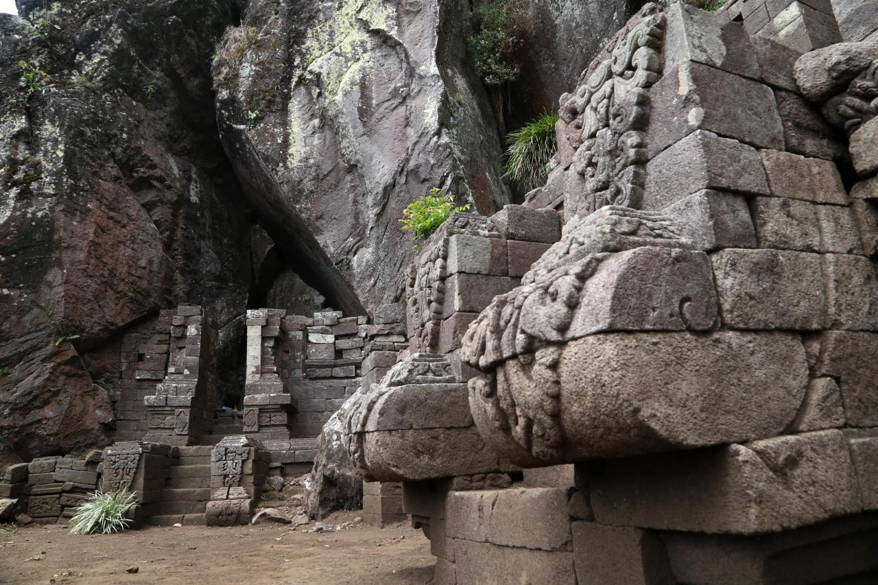 Megahnya Candi Kendalisada,...