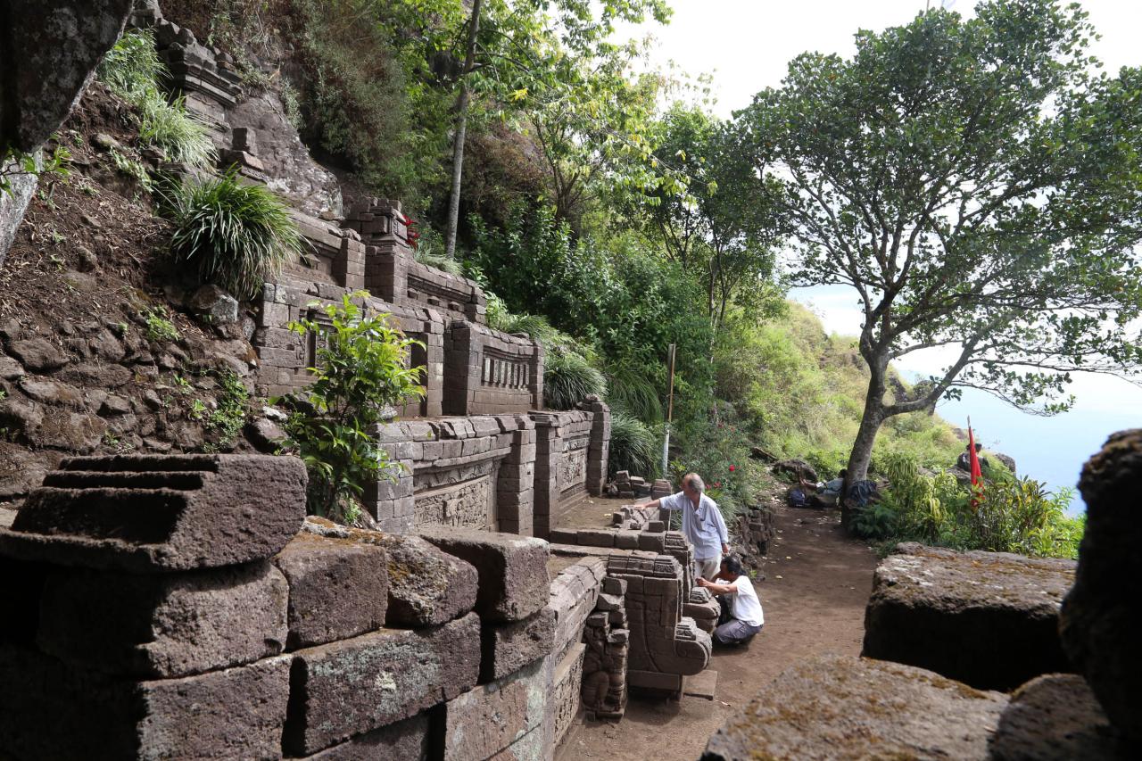 Megahnya Candi Kendalisada,...