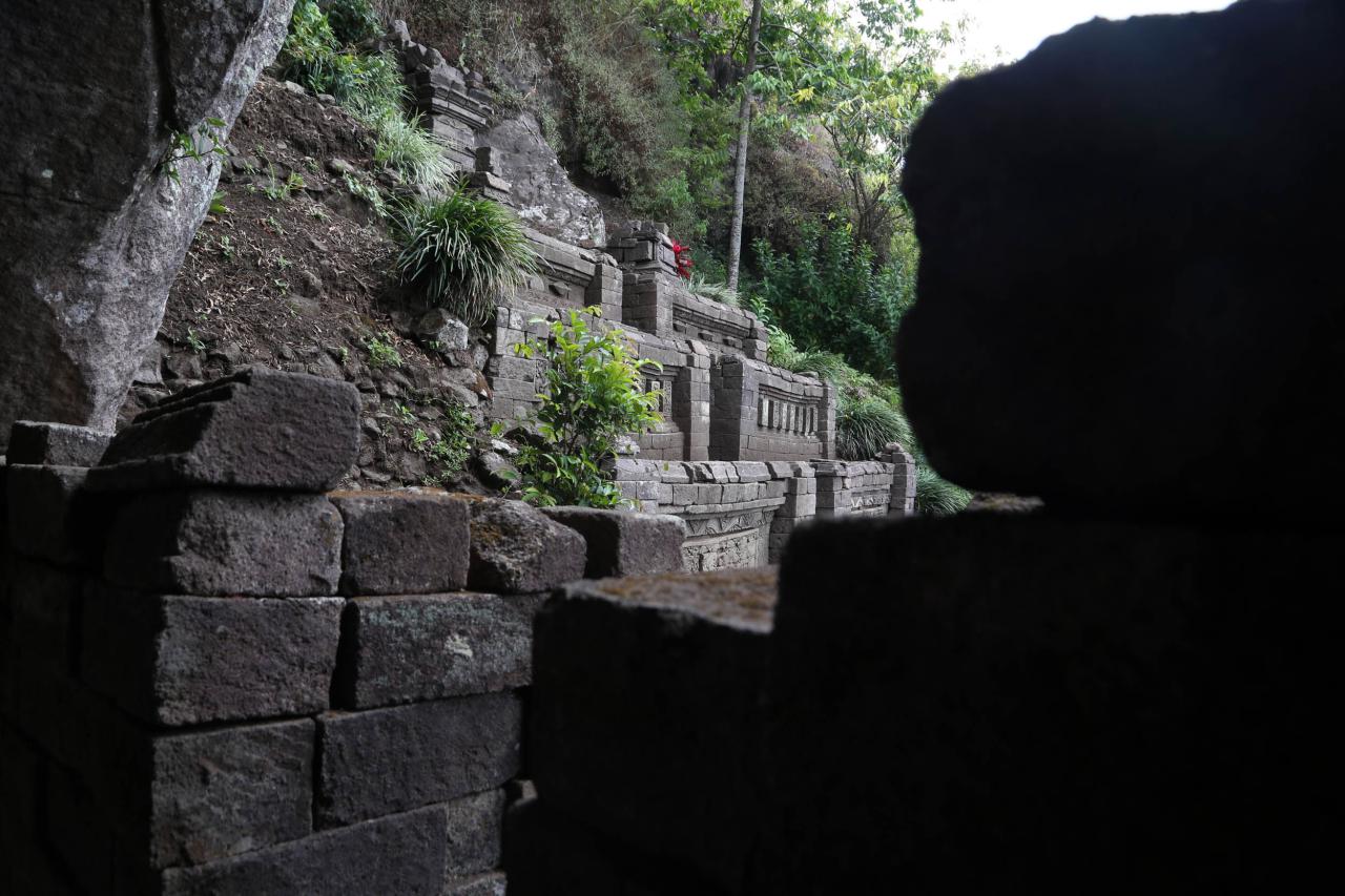 Megahnya Candi Kendalisada,...