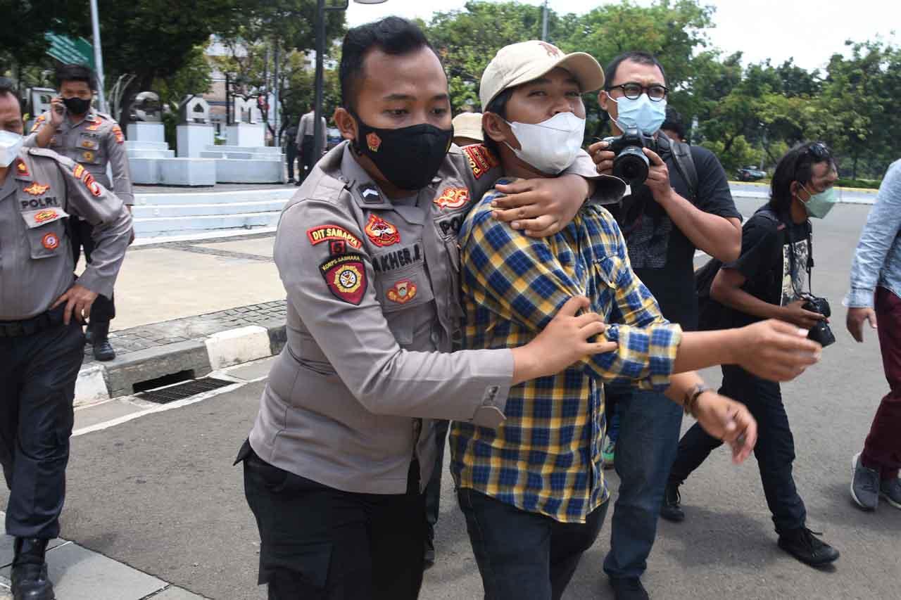 Aksi Tolak Monopoli...