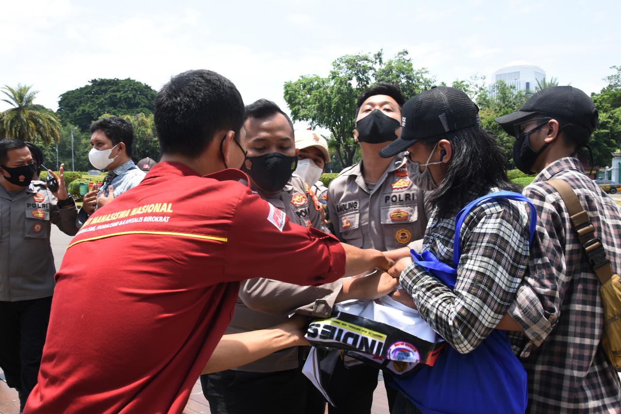 Aksi Tolak Monopoli...