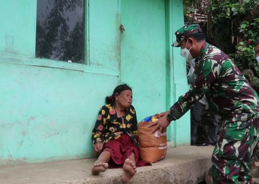 Tangis Haru Nenek Asih...