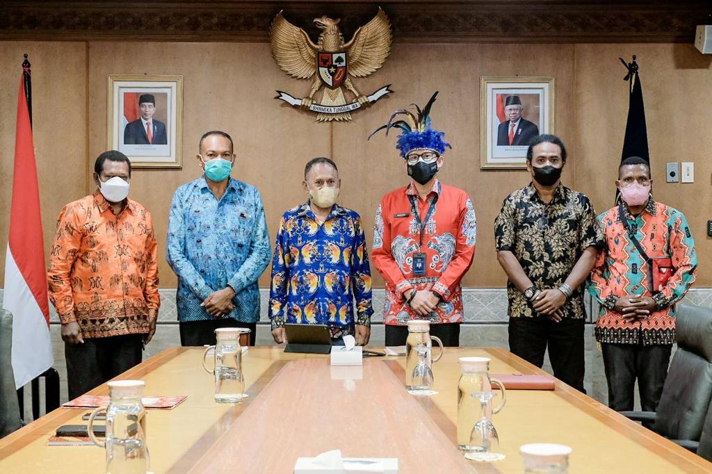 Sandiaga Uno Bertemu...