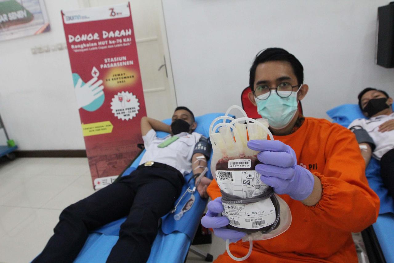 Sambut HUT KAI ke-76,...