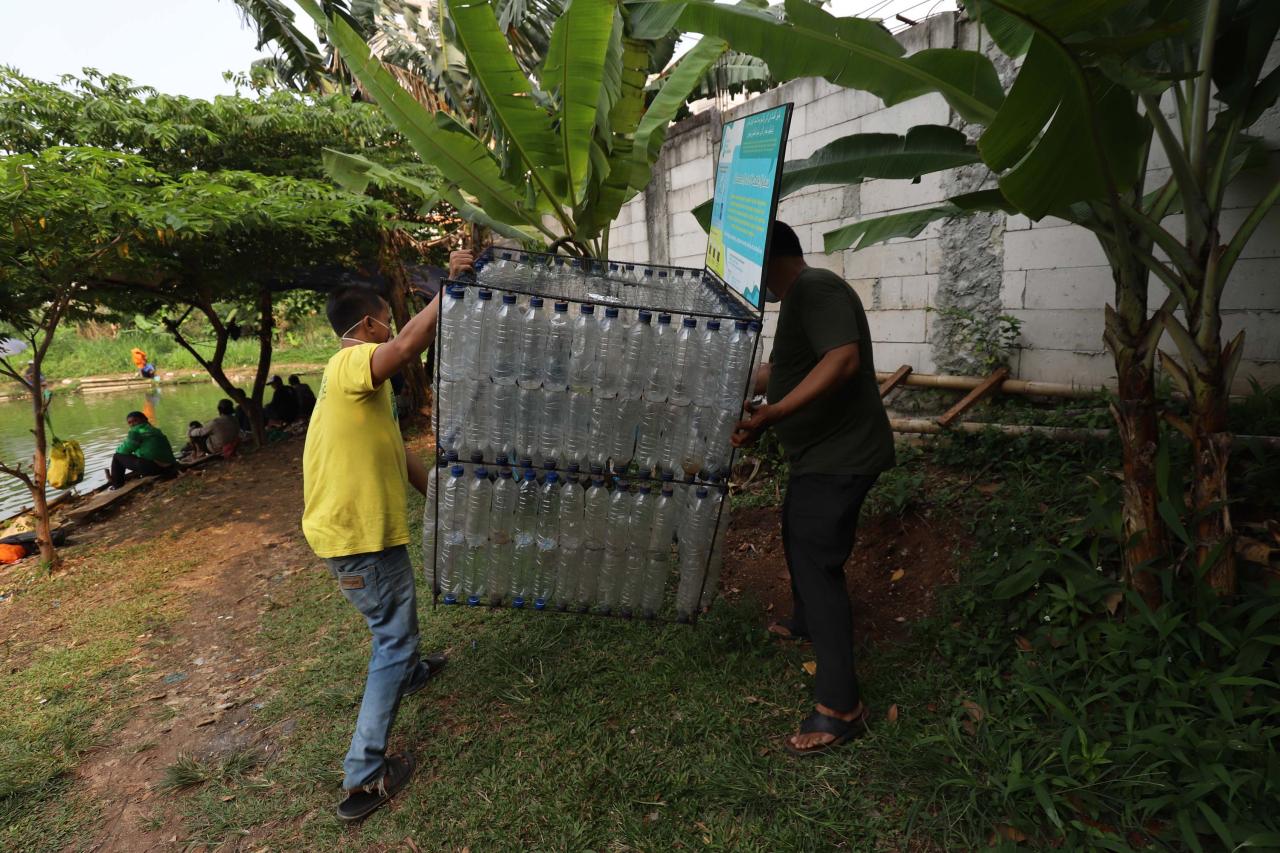 Merakit Botol Bekas...