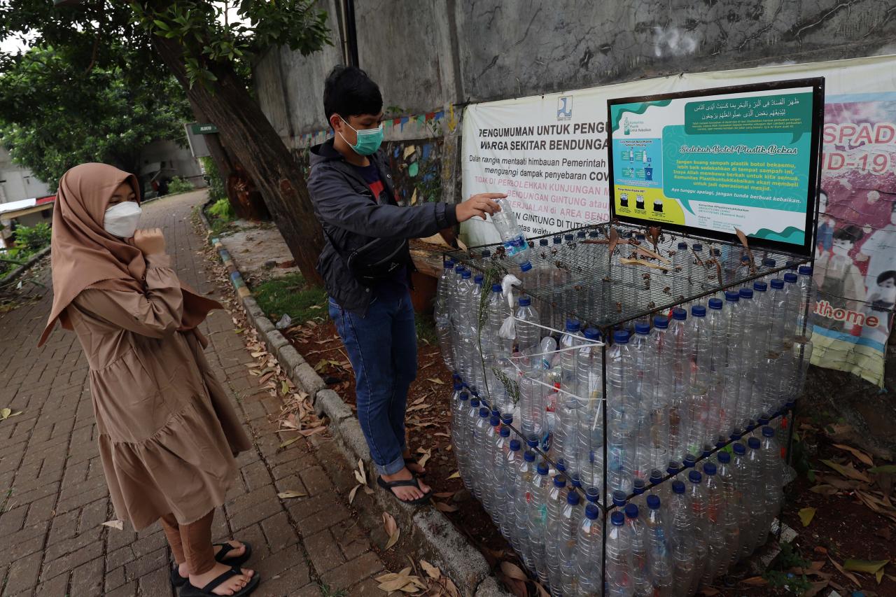 Merakit Botol Bekas...