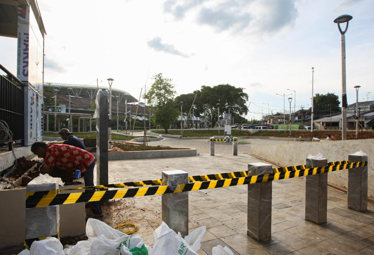 Revitalisasi Stasiun...