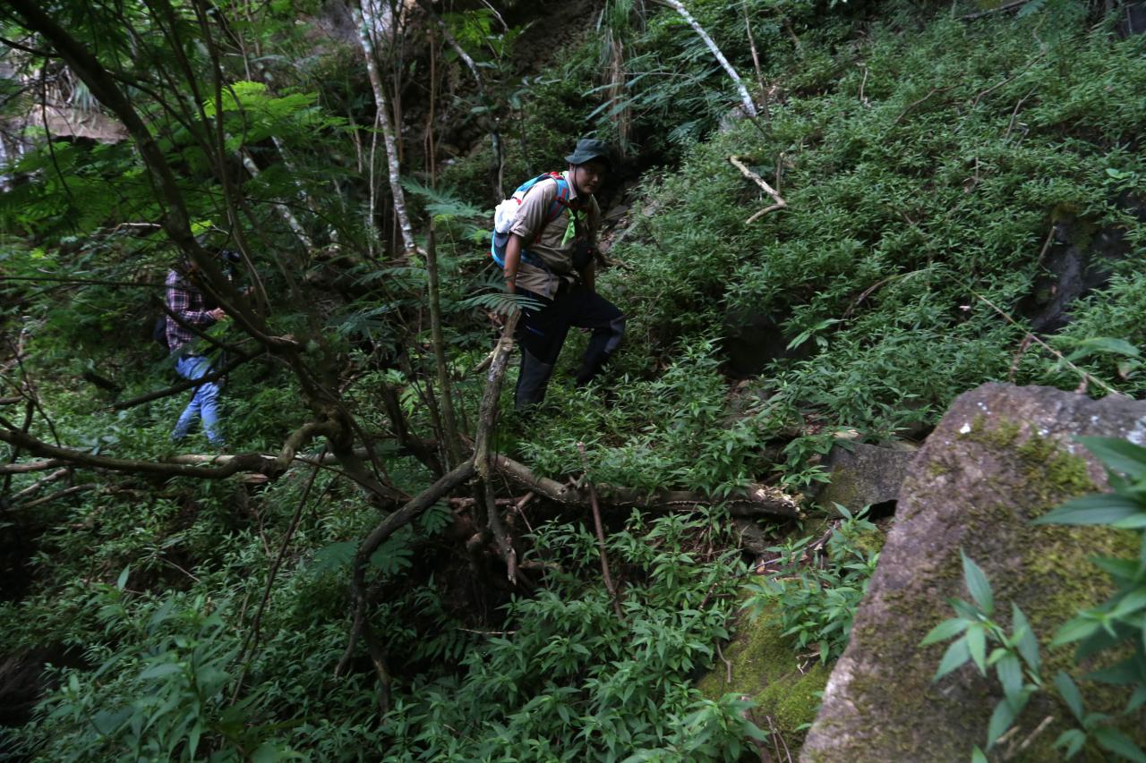 Mendaki Gunung Merekam...