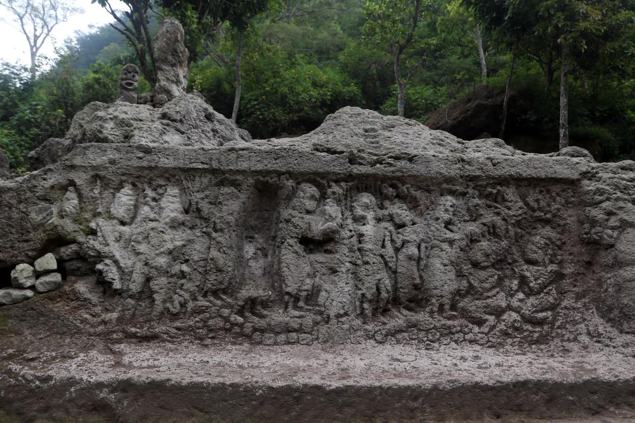 Mendaki Gunung Merekam...