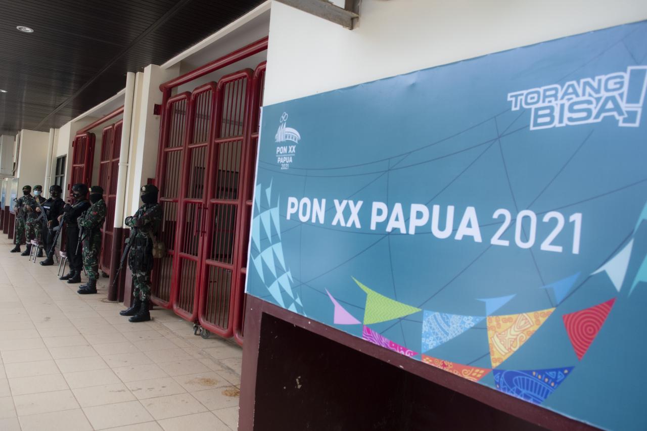 Bersenjata Lengkap,...