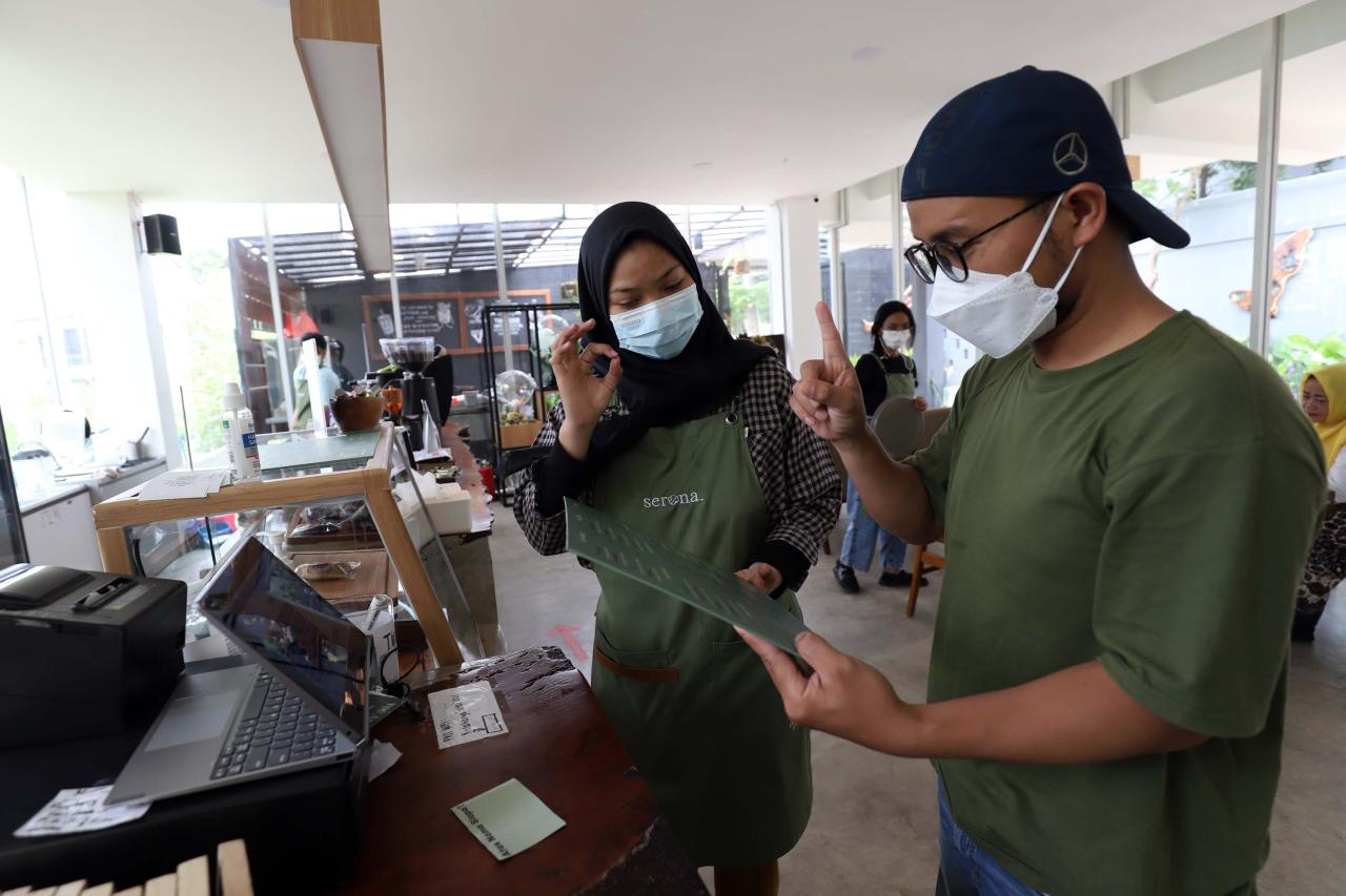 Kafe Ramah Bagi Penyandang...