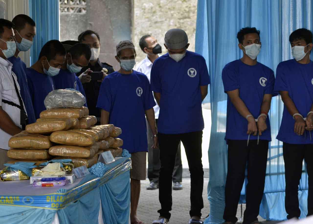 BNN Lampung Musnahkan...