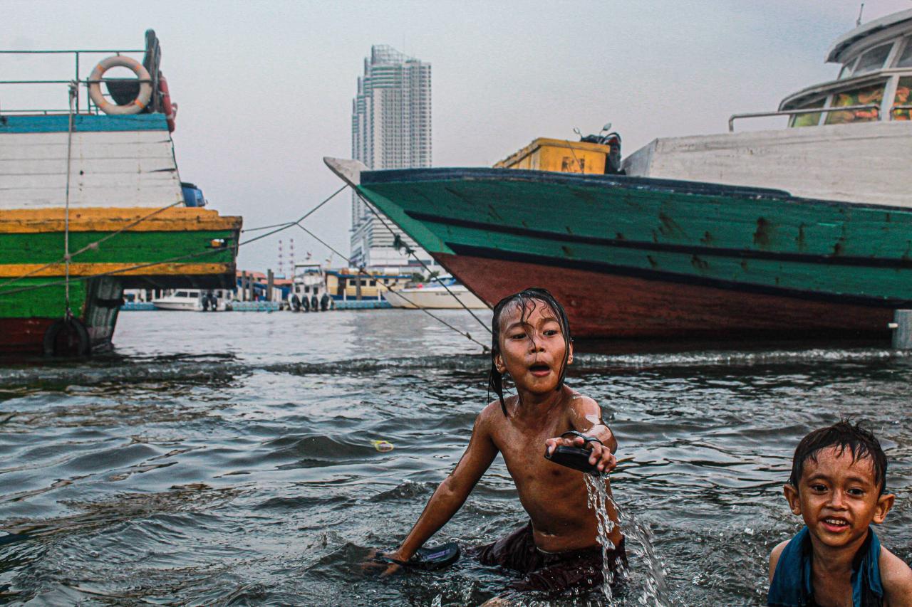 Secuil Bahagia di Kolam...
