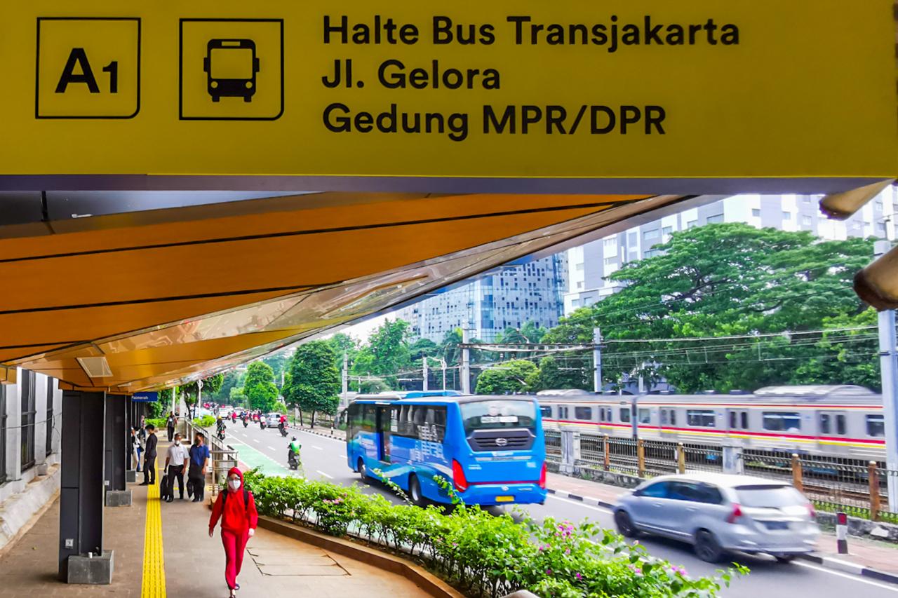 Wajah Baru Halte TransJakarta...