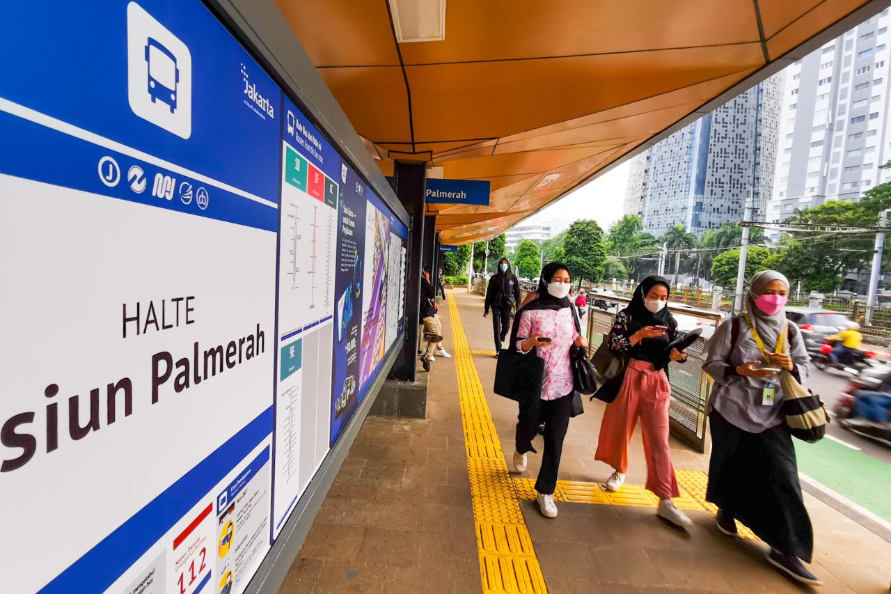 Wajah Baru Halte TransJakarta...