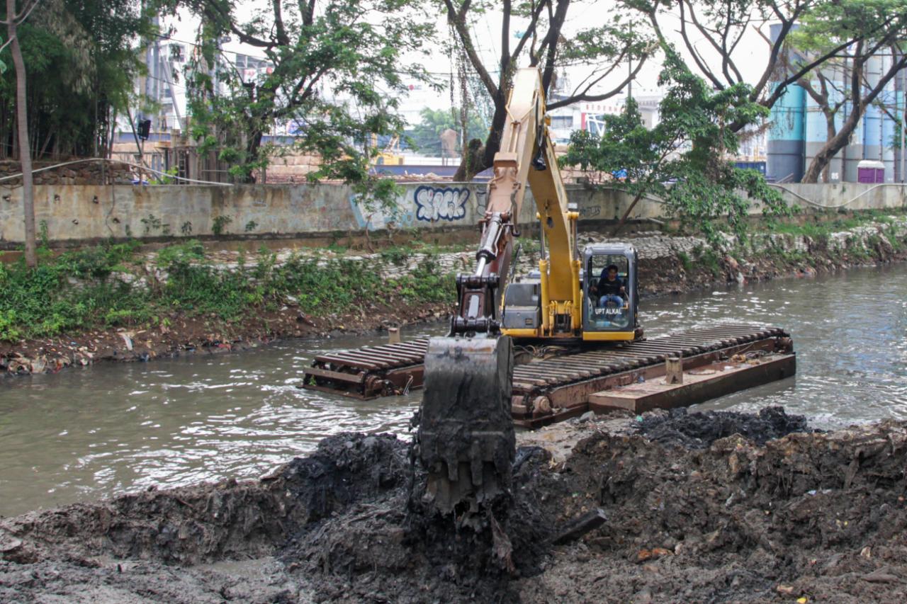 Pengerukan Sungai Krukut...