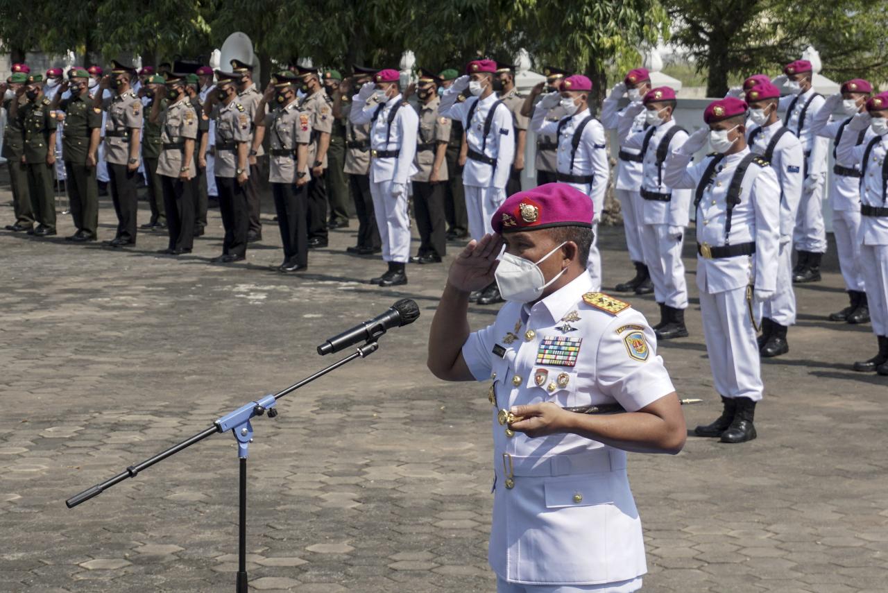 Ziarah Makam Pahlawan...