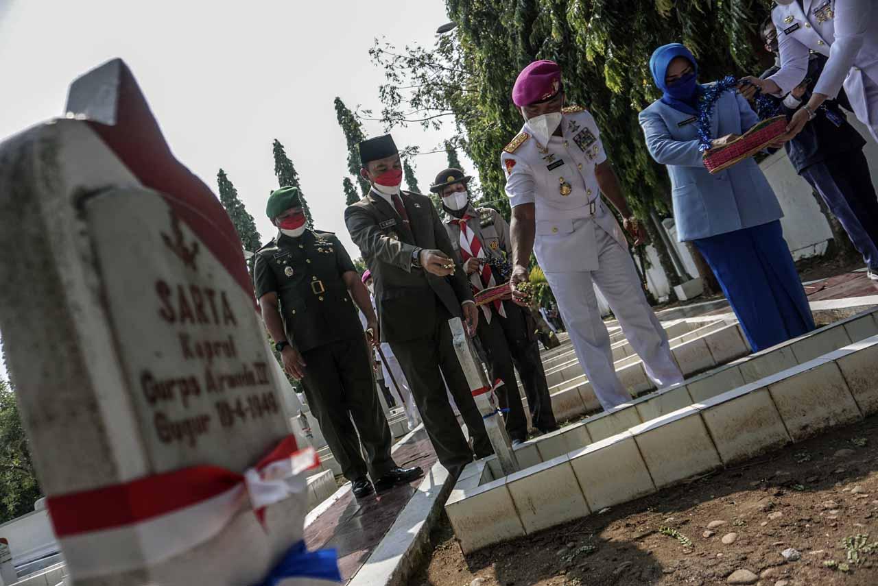 Ziarah Makam Pahlawan...