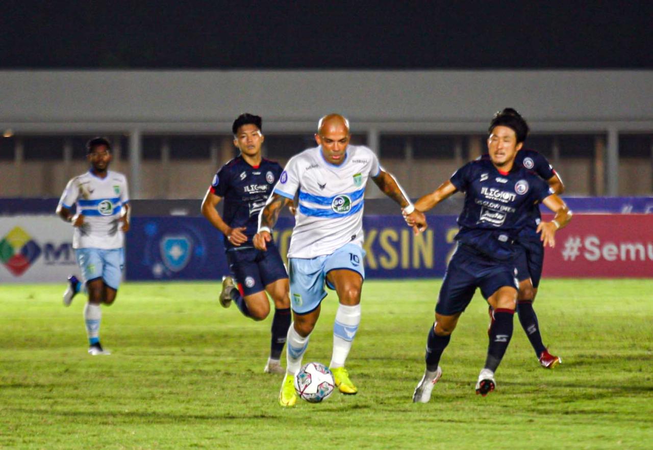 Arema FC Libas Persela...