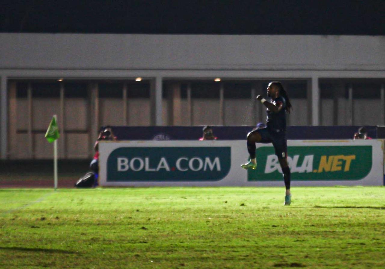 Arema FC Libas Persela...