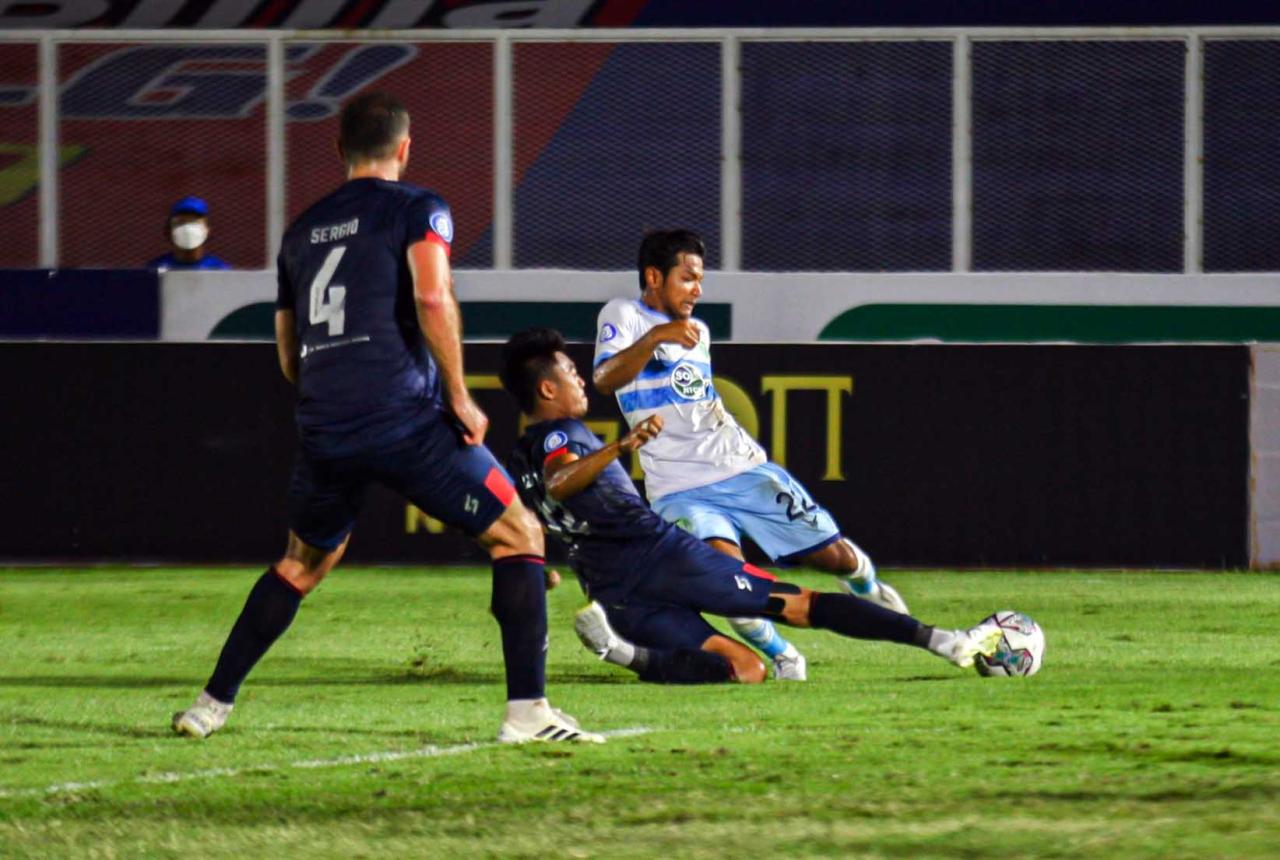 Arema FC Libas Persela...