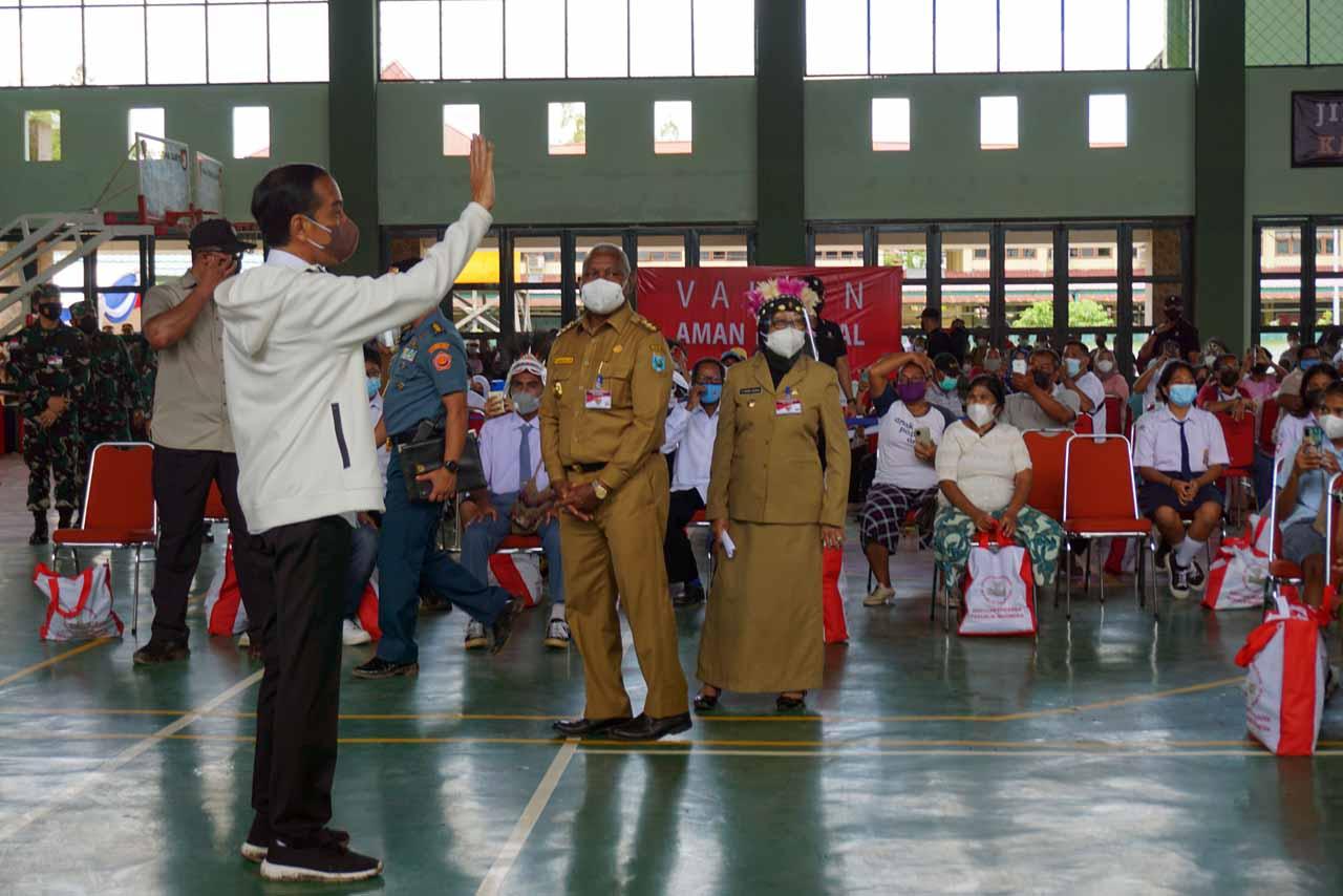 Presiden Jokowi Tinjau...