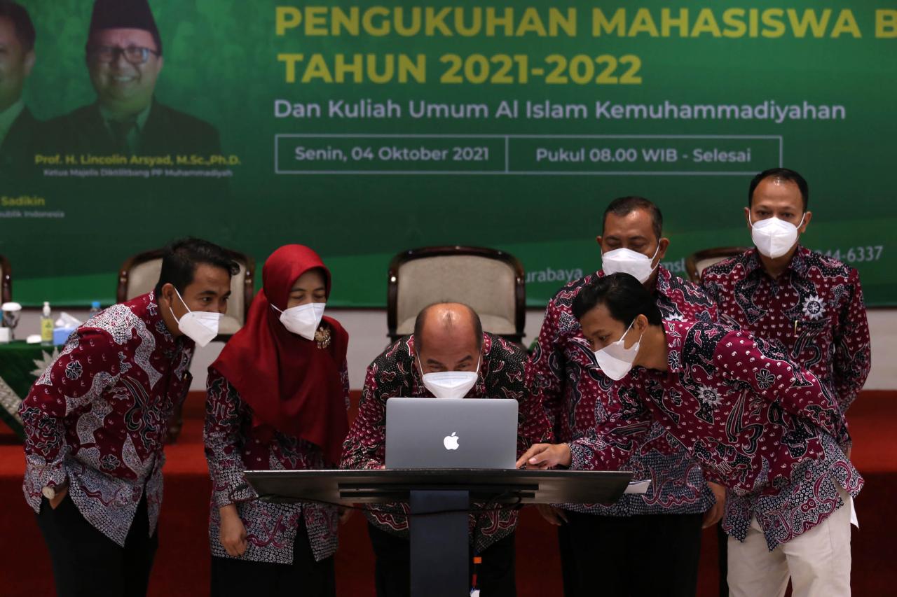 Ribuan Mahasiswa Surabaya...
