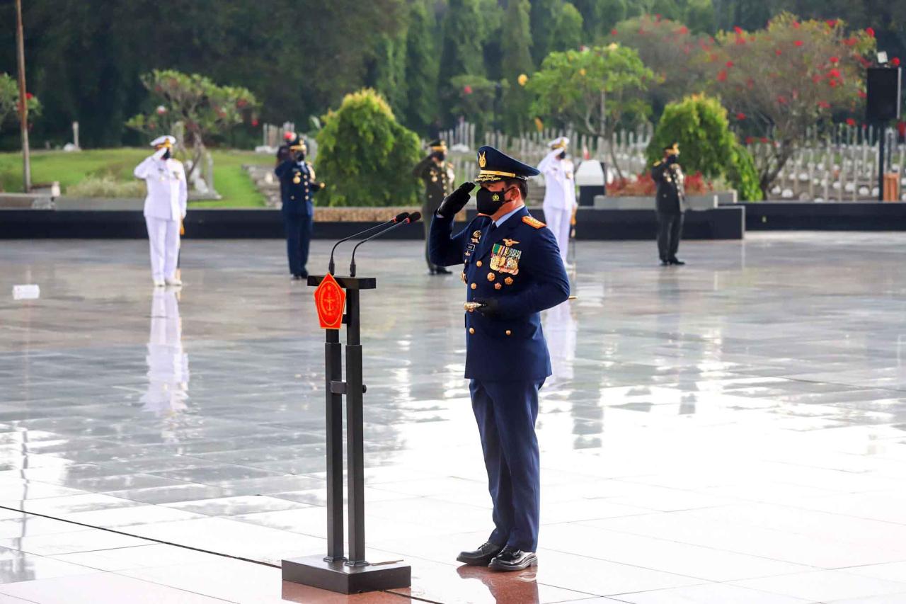 Panglima TNI Pimpin...