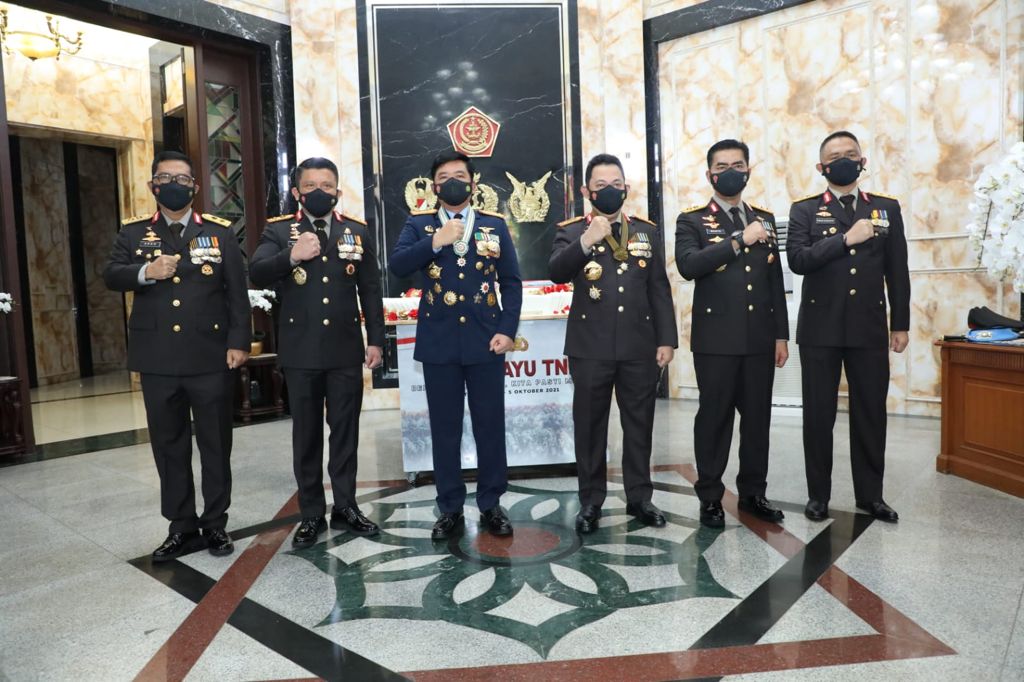Panglima TNI Menerima...