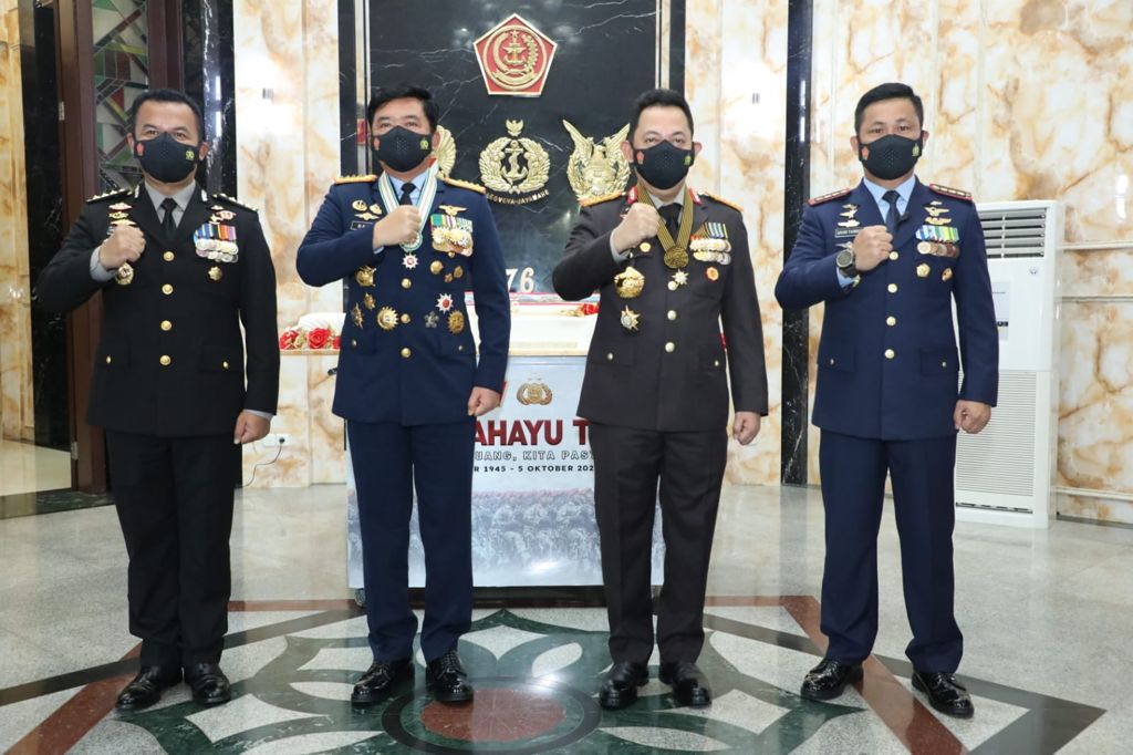 Panglima TNI Menerima...