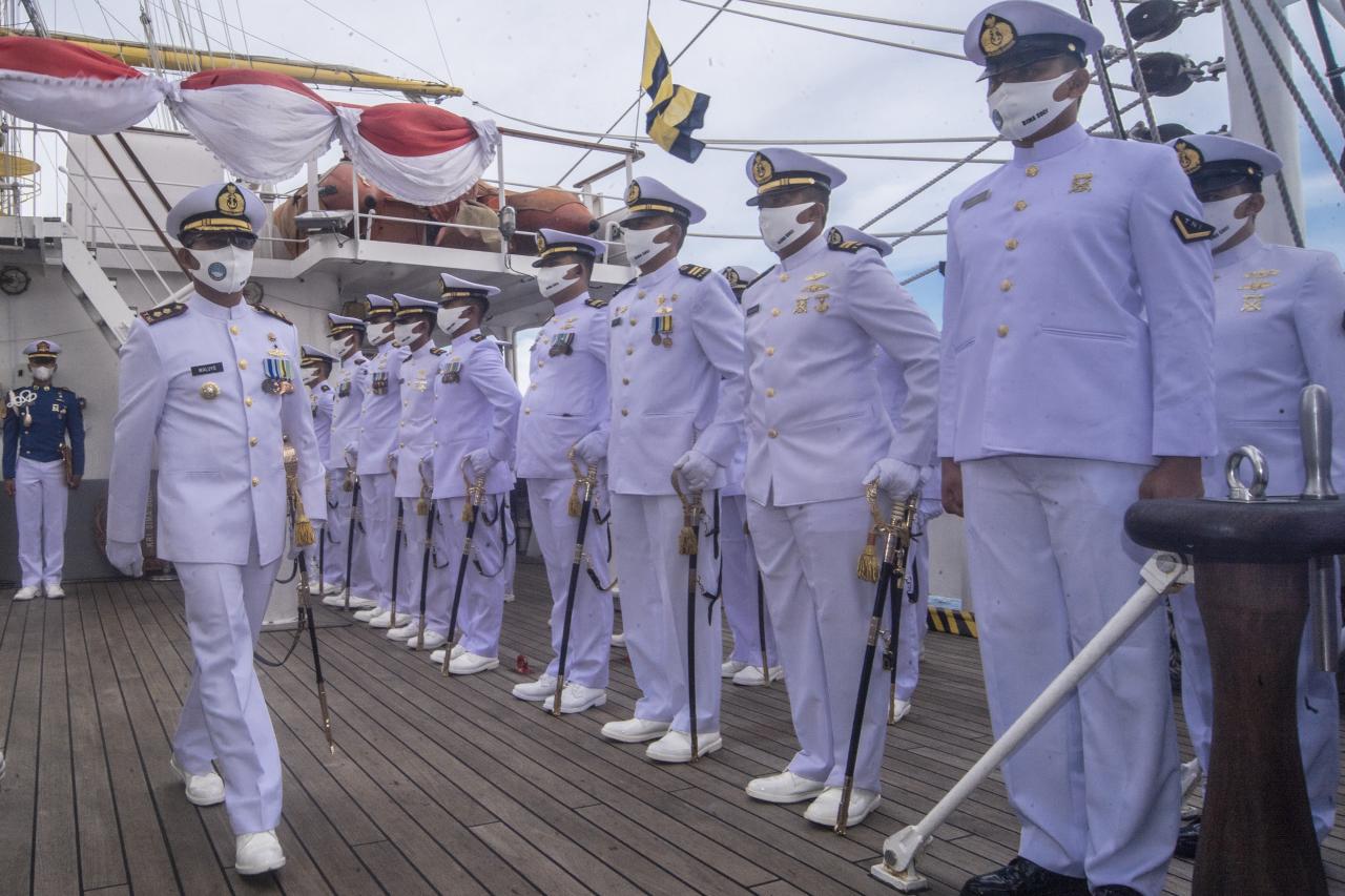 Upacara HUT TNI Ke-76...