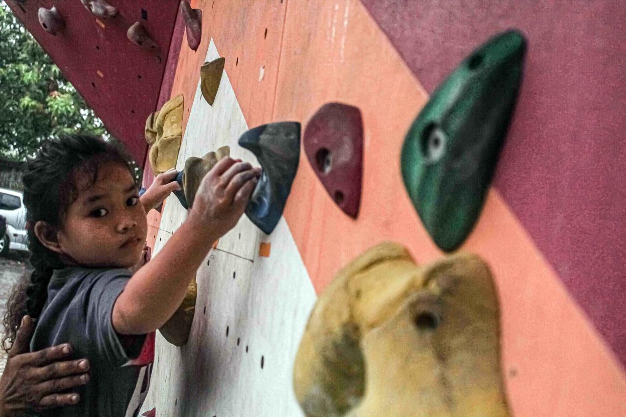 Melatih Kekuatan Otot...