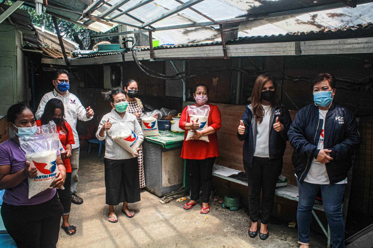 HUT ke-7, Perindo Bagikan...