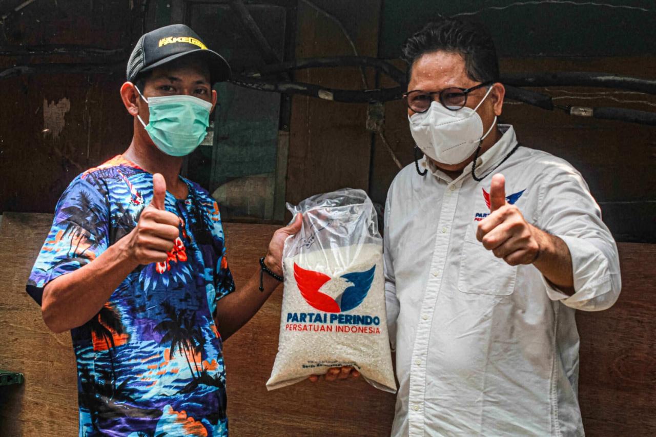 HUT ke-7, Perindo Bagikan...