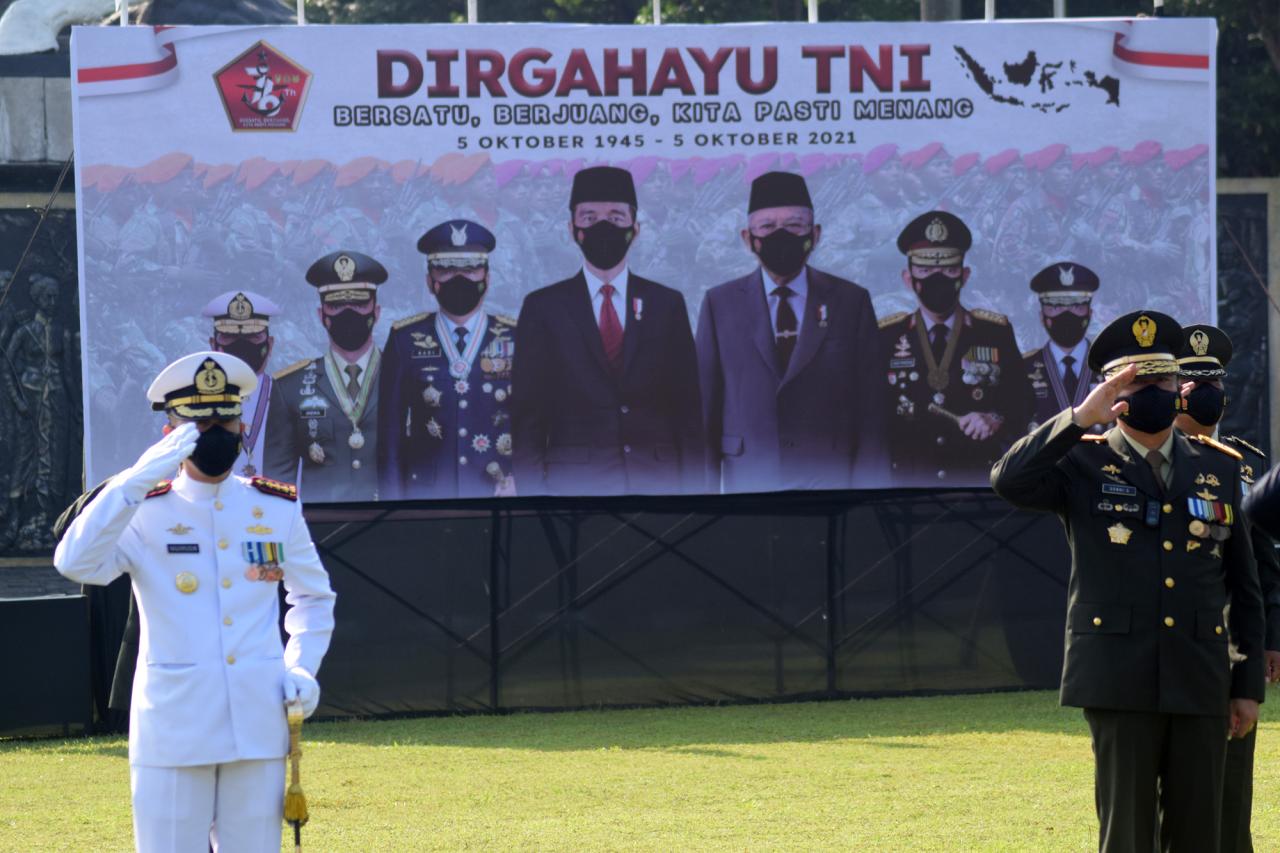 Upacara HUT ke-76 TNI...