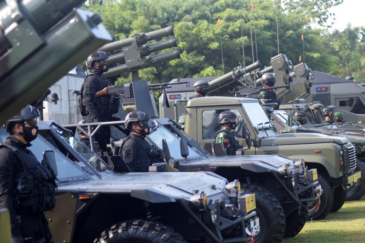Upacara HUT ke-76 TNI...